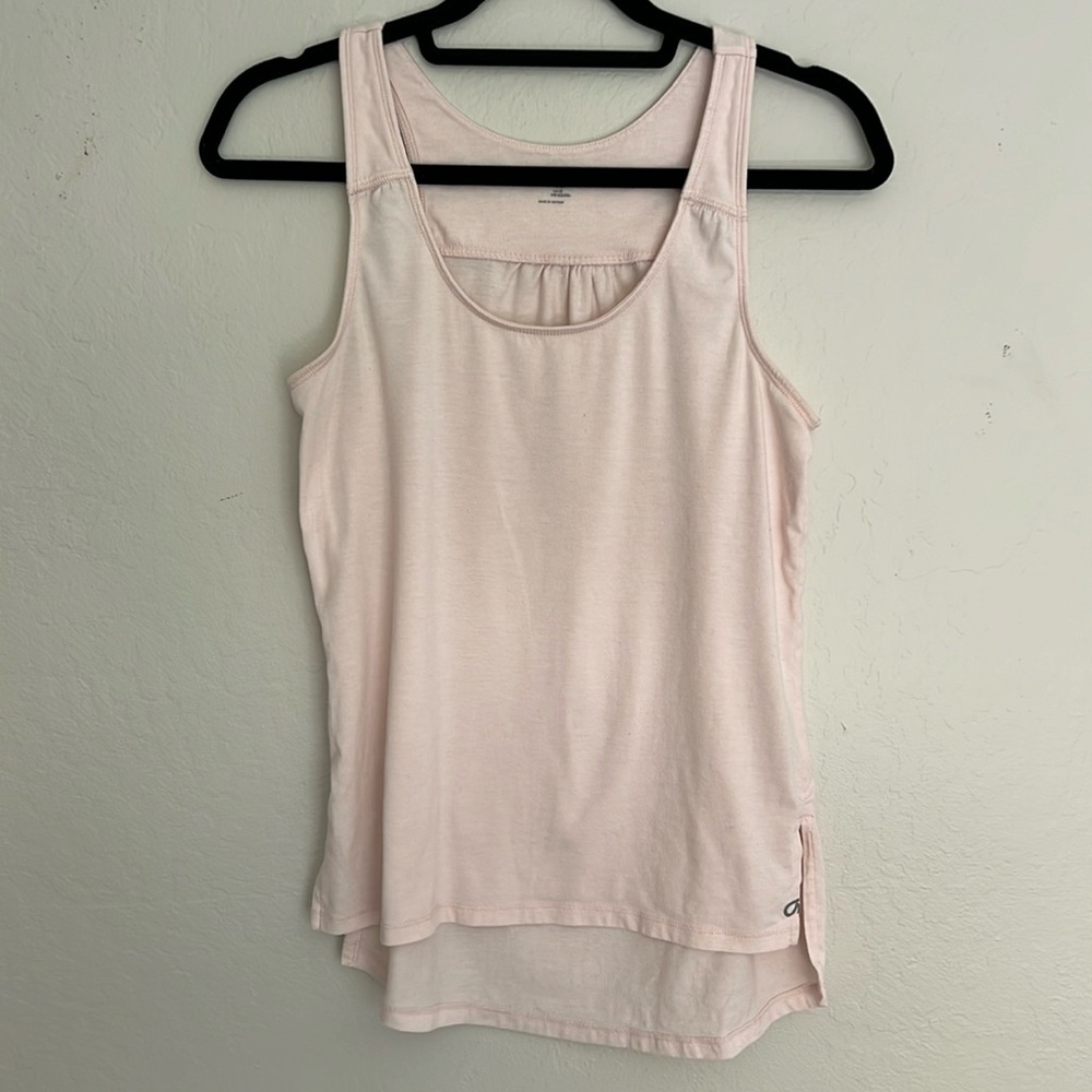 GapFit light pink tank